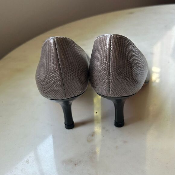 Talbots Taupe gray Textured leather  Heels 8N - Picture 3 of 7